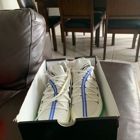 Lebron 17 lows - Picture 2 of 7